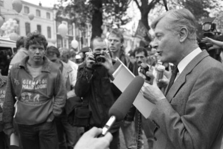 Demonstratie jongeren maak je sterk voor poen en werk in Den Haag minister D, Bestanddeelnr 934-1251
