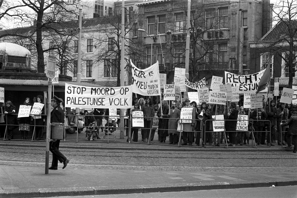 Demonstratie in Den Haag tegen Israelische terreuracties tegen Palestijnen, Bestanddeelnr 926-3462
