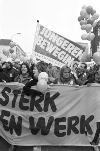 Demonstratie jongeren maak je sterk voor poen en werk in Den Haag, Bestanddeelnr 934-1250