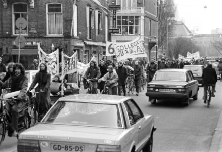Demonstratie in Amsterdam door 1000 studenten tegen evt invoeren 650,-- college, Bestanddeelnr 931-3318