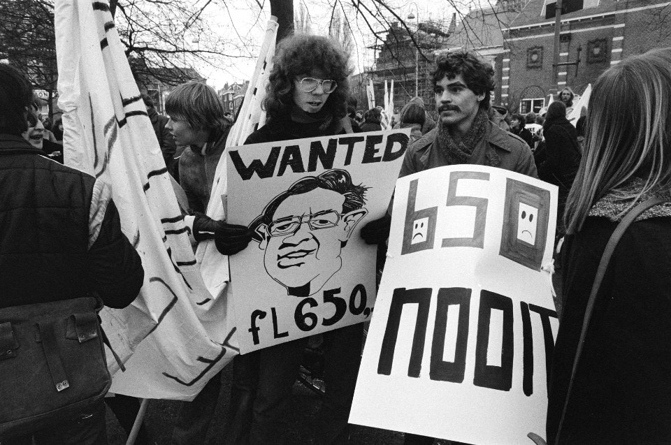 Demonstratie in Amsterdam door 1000 studenten tegen evt invoeren 650,-- college, Bestanddeelnr 931-3315
