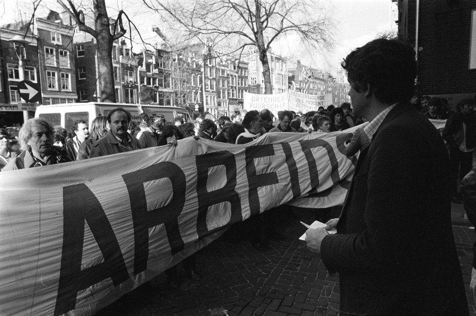 Demonstratie door enkele honderden welzijnswerkers in Amsterdam tegen de bezuini, Bestanddeelnr 931-9623