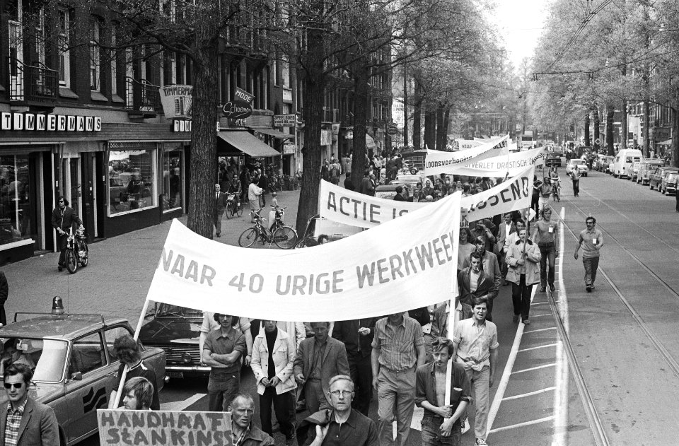 Demonstranten met spandoeken, Bestanddeelnr 924-5261