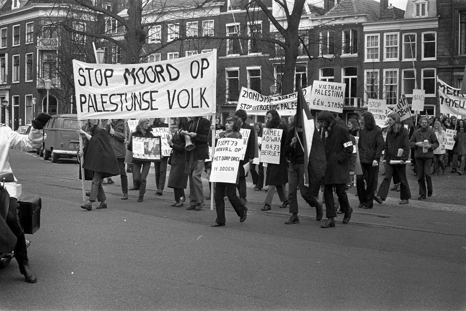 Demonstratie in Den Haag tegen Israelische terreuracties tegen Palestijnen, Bestanddeelnr 926-3461