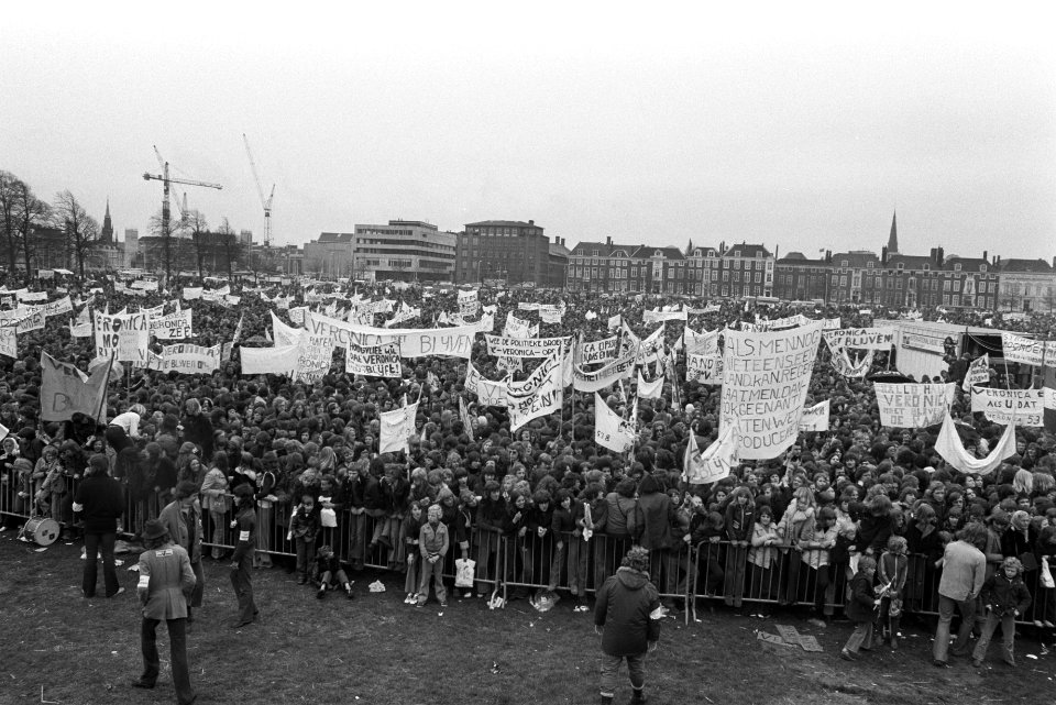 Demonstratie en hoorzitting over Veronica in Den Haag , start demonstratie op Ma, Bestanddeelnr 926-3580