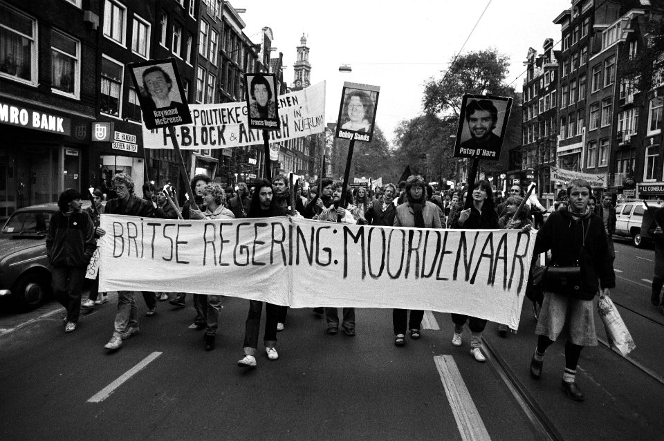 Demonstratie in Amsterdam i.v.m. overlijden van IRA-activist Bobby Sands , demonstratie op Rozengracht in Amsterdam, Bestanddeelnr 931-4686