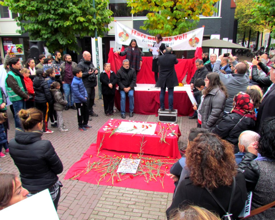 Demonstratie in Deventer tegen de bomaanslag in Ankara in 2015 (3)