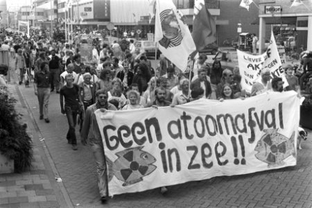 Demonstratie in Den Helder tegen storten radioactief afval in zee, Bestanddeelnr 932-2685