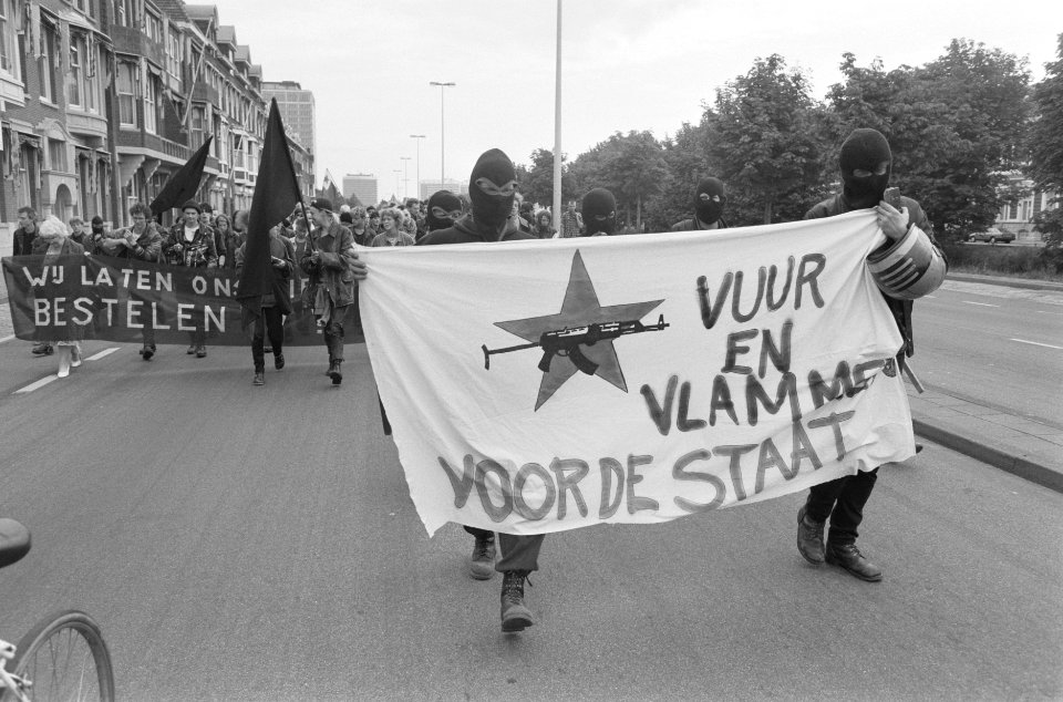 Demonstratie in Den Haag tegen kruisbeleid regering Lubbers, Bestanddeelnr 934-0812