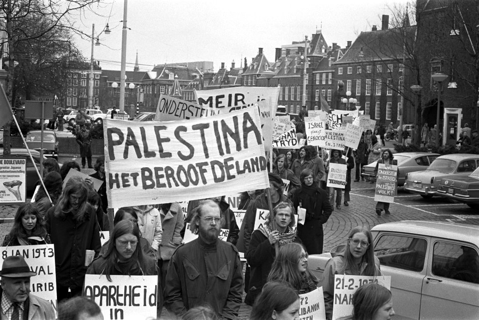 Demonstratie in Den Haag tegen Israelische terreuracties tegen Palestijnen, Bestanddeelnr 926-3460