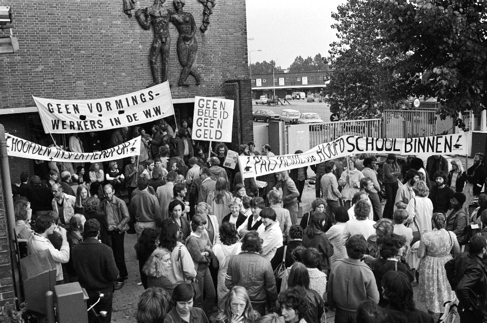 Demonstratie leerkrachten, onderwijsstaking, optocht in Amsterdam naar het stati, Bestanddeelnr 931-0540