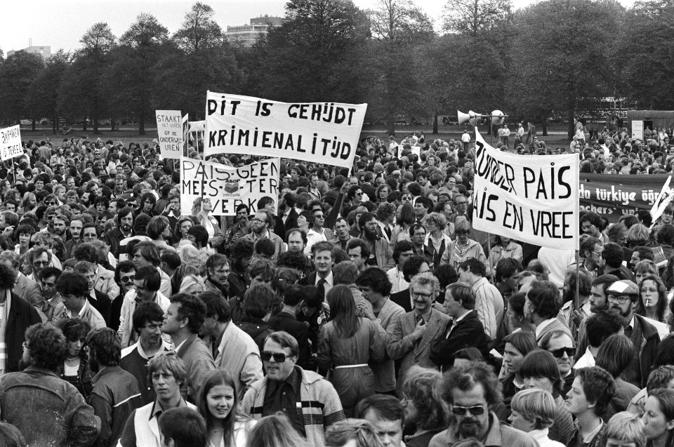 Demonstratie leerkrachten in Den Haag tegen beleid regering, demonstranten op he, Bestanddeelnr 931-0549