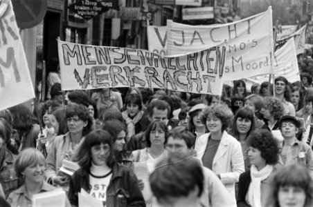 Demonstratie homosexuelen in Amsterdam tegen heksenjacht homo's in VS overzich, Bestanddeelnr 929-2417