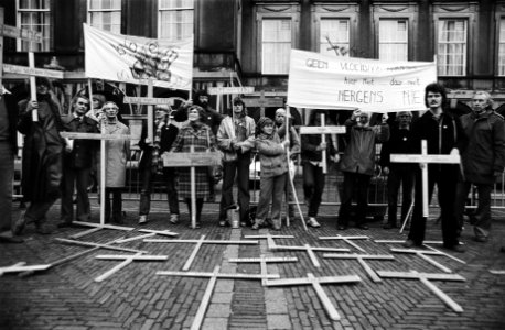 Demonstratie op Binnenhof tegen invoer Algerijns LNG-gas, Bestanddeelnr 929-9651