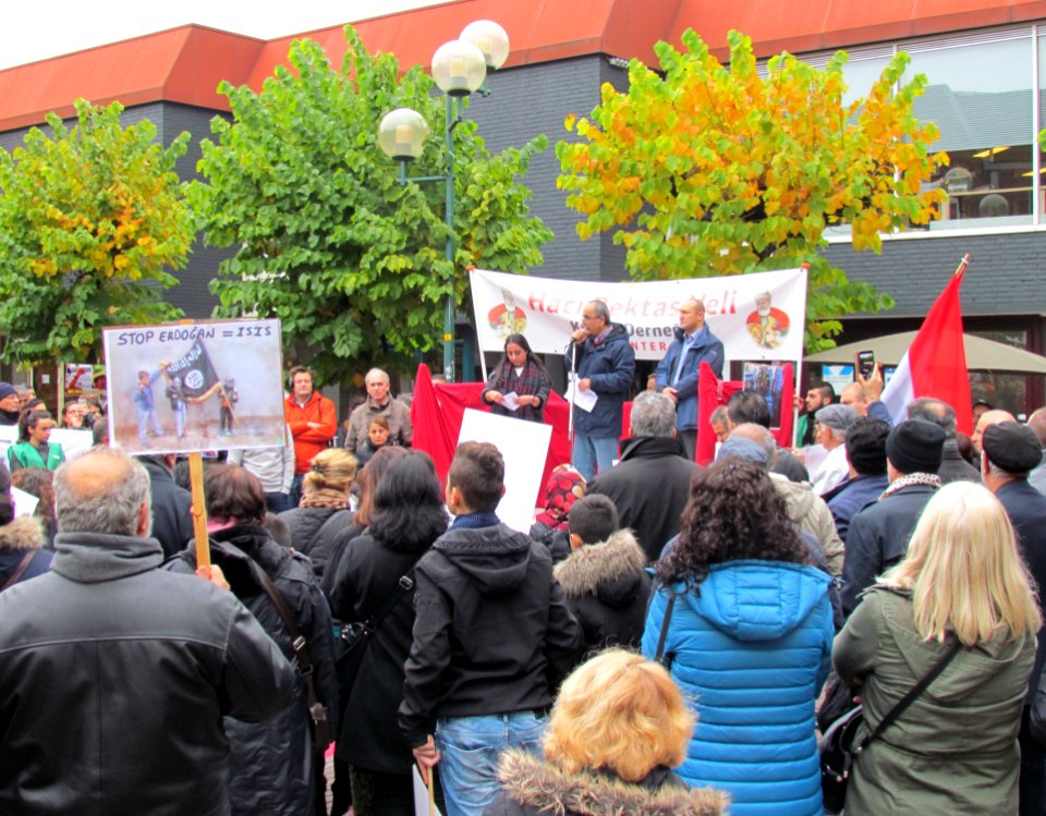Demonstratie in Deventer tegen de bomaanslag in Ankara in 2015 (1)