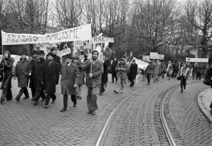 Demonstratie georganiseerd door Werkgroep Israel tegen anti-zionistisch resoluti, Bestanddeelnr 928-2681 photo