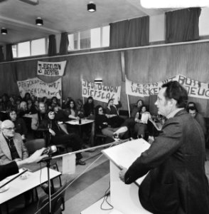 De minister spreek de aanwezigen toe, Bestanddeelnr 926-7876