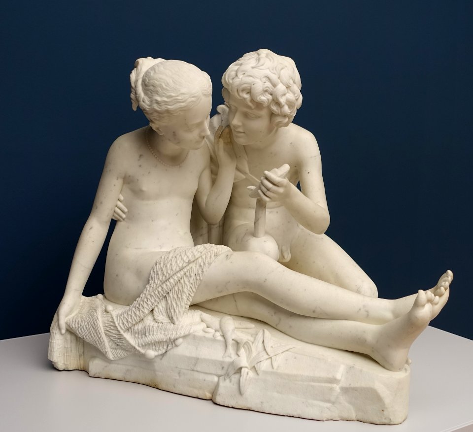 Daphnis and Chloe by John-Étienne Chaponnière, 1828, marble, view 3 - Villa Vauban - Luxembourg City - DSC06433
