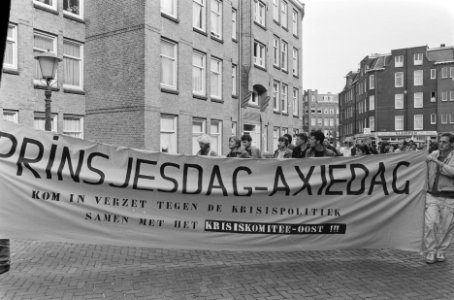 Demonstratie door Amsterdam-Oost onder motto Prinsjesdag Axiedag, Bestanddeelnr 933-7623