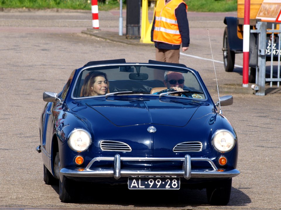 Dark blue Volkswagen 14, Dutch registration AL-99-28 pic-003