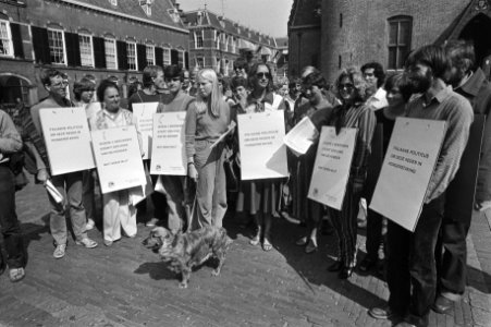 Demonstratie door leden van de Hongerstichting op het Binnenhof in Den Haag tege, Bestanddeelnr 931-6554