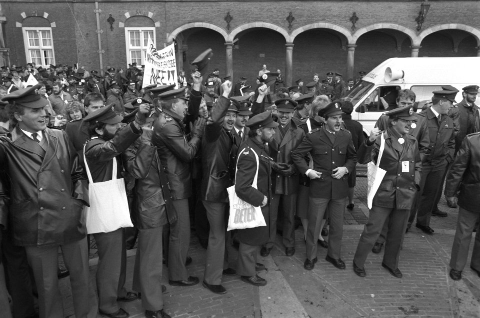 Demonstratie douanebeambten op het Binnenhof, Bestanddeelnr 934-3620
