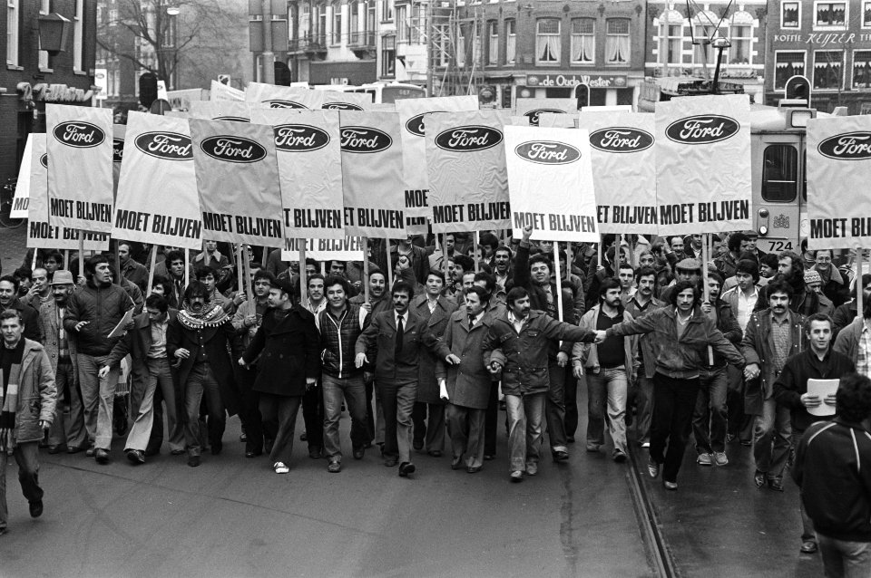 Demonstratie door ongeveer 1300 Ford medewerkers op de Rozengracht, Bestanddeelnr 931-2880