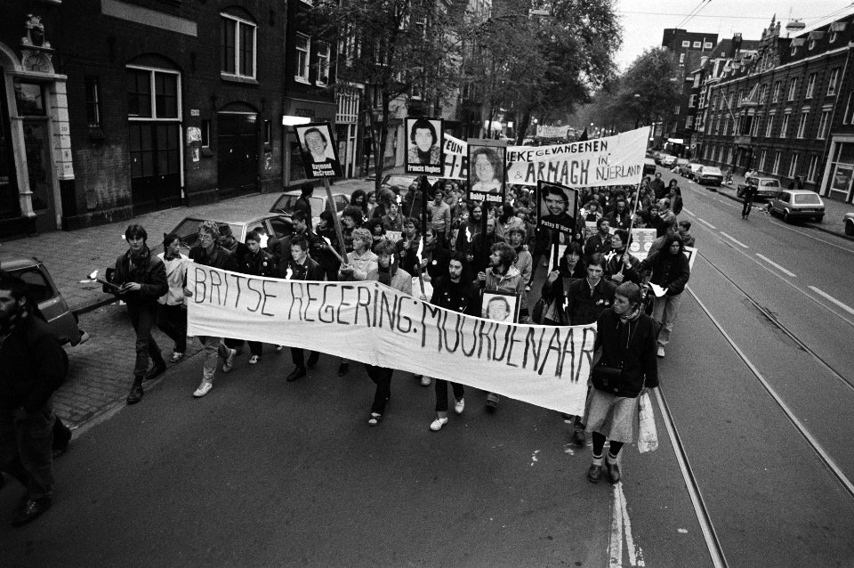Demonstratie in Amsterdam i.v.m. overlijden van IRA-activist Bobby Sands , beeld van de demonstratie in Amsterdam, Bestanddeelnr 931-4687