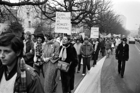Demonstratie in Den Haag uit protest tegen ontslag van Belgische lerares Eliane , Bestanddeelnr 931-9288