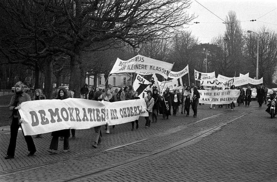 Demonstratie in Den Haag tegen onderwijsbegroting, Bestanddeelnr 925-2379