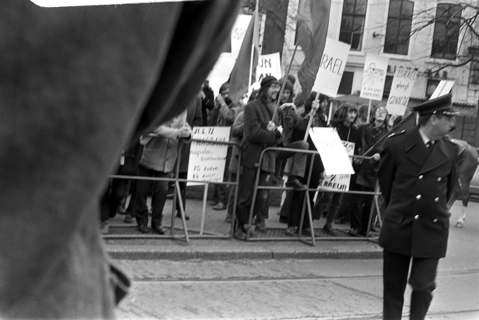 Demonstratie in Den Haag tegen Israelische terreuracties tegen Palestijnen, Bestanddeelnr 926-3463
