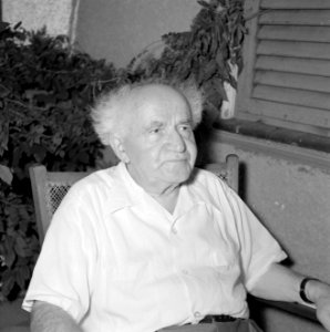 David Ben-Gurion tijdens de opname van een gefilmd interview door de National Br, Bestanddeelnr 255-4216