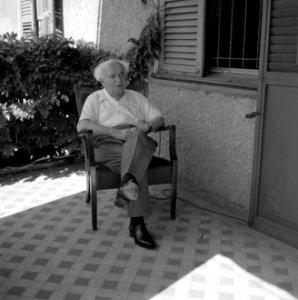 David Ben-Gurion tijdens de opname van een gefilmd interview door de National Br, Bestanddeelnr 255-4223