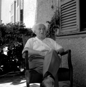 David Ben-Gurion tijdens de opname van een gefilmd interview door de National Br, Bestanddeelnr 255-4221