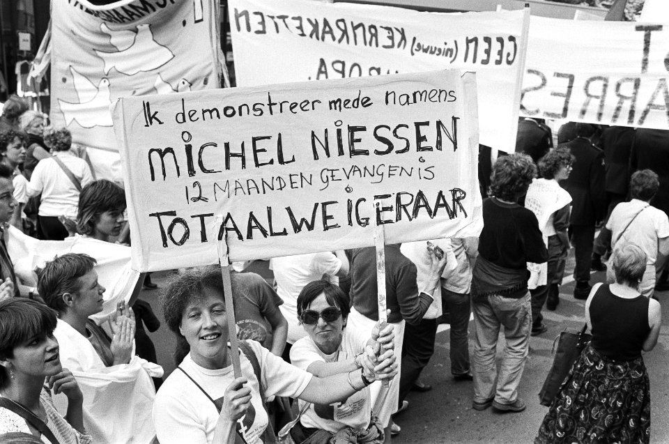 Demonstratie in Rotterdam onder motto Stem voor de medemens, kies tegen kernwap, Bestanddeelnr 932-3085