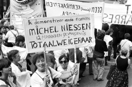 Demonstratie in Rotterdam onder motto Stem voor de medemens, kies tegen kernwap, Bestanddeelnr 932-3085