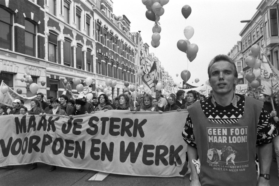 Demonstratie jongeren maak je sterk voor poen en werk in Den Haag, Bestanddeelnr 934-1249