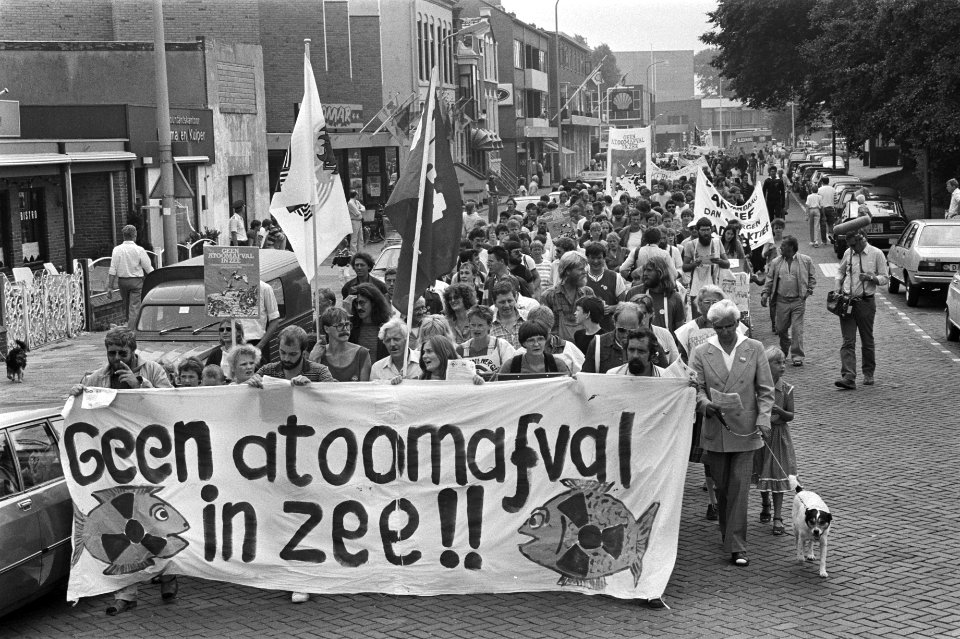 Demonstratie in Den Helder tegen storten radioactief afval in zee, Bestanddeelnr 932-2684