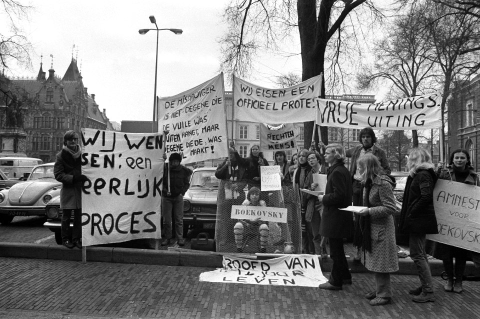 Demonstratie in Den Haag voor Russische schrijver Boekovsky, Bestanddeelnr 925-3725