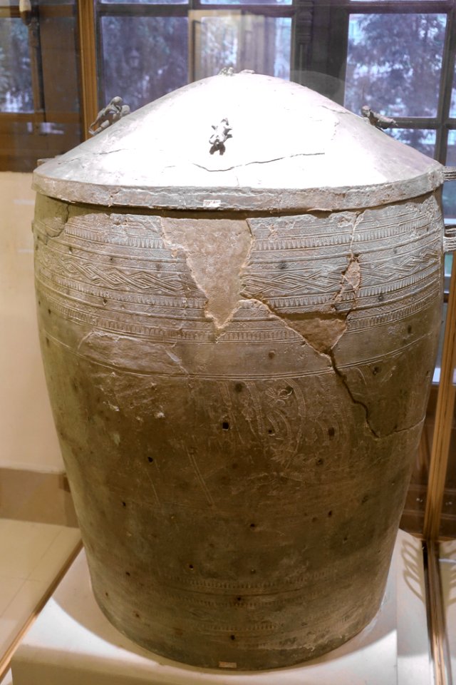 Dao Thinh jar with typical characteristics of Dong Son culture, Dao Thinh village, Yen Bai province, c. 2500-2000 years before present, bronze - National Museum of Vietnamese History - Hanoi, Vietnam - DSC05483