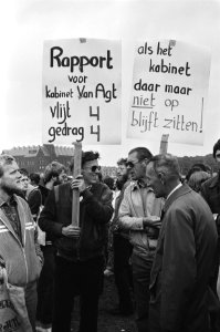 Demonstratie leerkrachten in Den Haag tegen beleid regering, demonstranten op he, Bestanddeelnr 931-0548