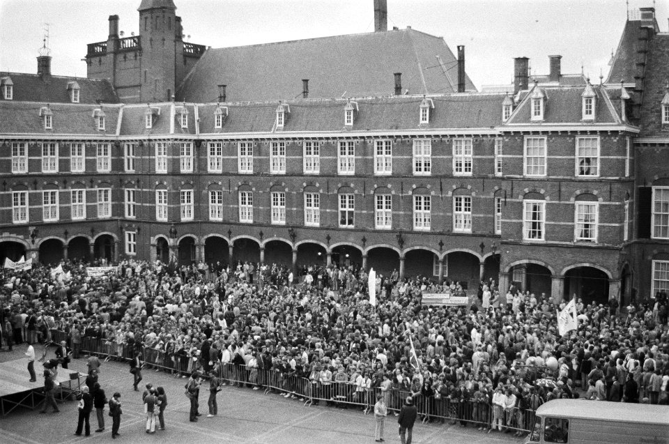 Demonstratie leerkrachten in Den Haag tegen beleid regering, demonstranten op he, Bestanddeelnr 931-0542