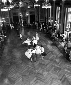Dansgroepen in het stadhuis van Rotterdam, Bestanddeelnr 909-7473