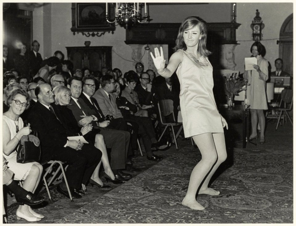 Dansshow tijdens een manifestatie in het Frans Halsmuseum. NL-HlmNHA 54012213