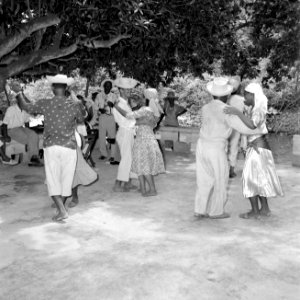Dansers en muzikanten in Barber op Curaçao, Bestanddeelnr 252-3375
