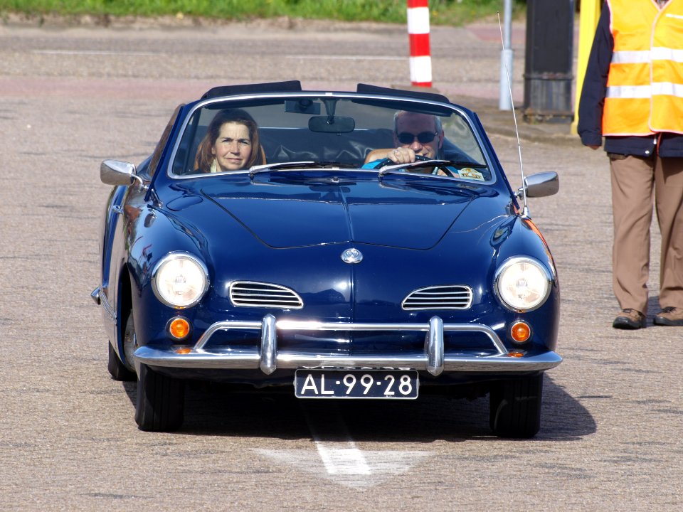 Dark blue Volkswagen 14, Dutch registration AL-99-28 pic-002