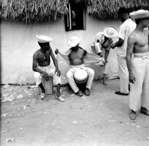 Dansers en muzikanten in Barber op Curaçao, Bestanddeelnr 252-3474