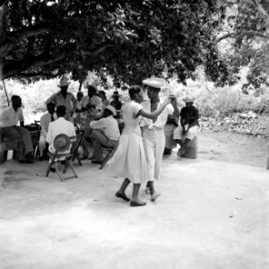 Dansers en muzikanten in Barber op Curaçao, Bestanddeelnr 252-3377