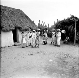 Dansers en muzikanten in Barber op Curaçao, Bestanddeelnr 252-3471