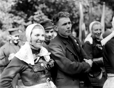 Dansers in Achterhoeks kostuum in Gorssel, Bestanddeelnr 252-1544